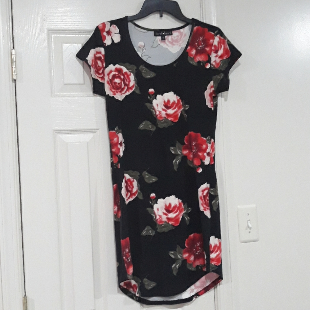 SEXY AND COMFORTABLE DRESS WITH VIBRANT COLORS
